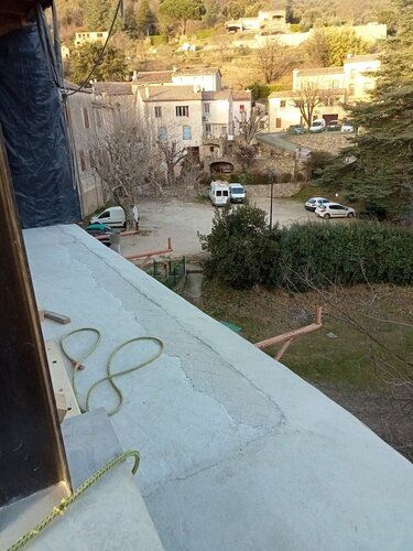 Vue depuis un toit pendant des travaux en hauteur